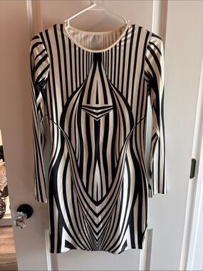 Black and White Long Sleeve Geometric Shift Dress